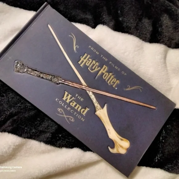 Harry Potter The Wand Collection Book - Picture 6 of 8